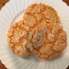 Orange cream
Creamsicle like flavor with a sweet powder sugar outer edge.